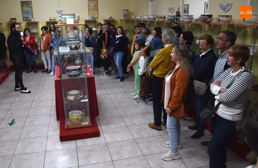Foto 6 - Concurrida visita teatralizada al Museo del Orinal con motivo del D&iacute;a Internacional de los Museos