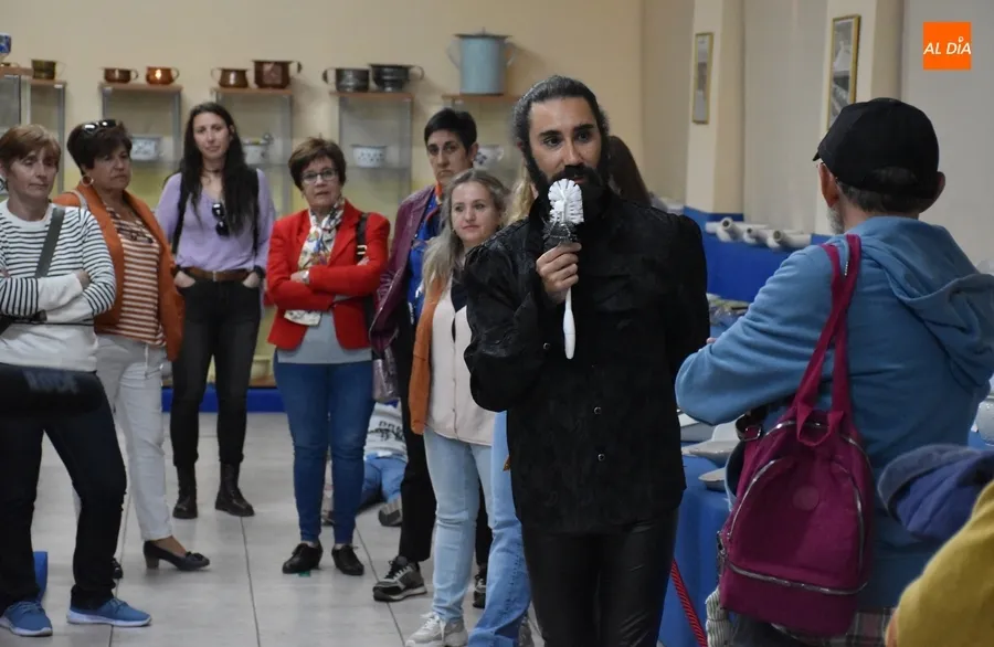 Foto 9 - Concurrida visita teatralizada al Museo del Orinal con motivo del D&iacute;a Internacional de los Museos