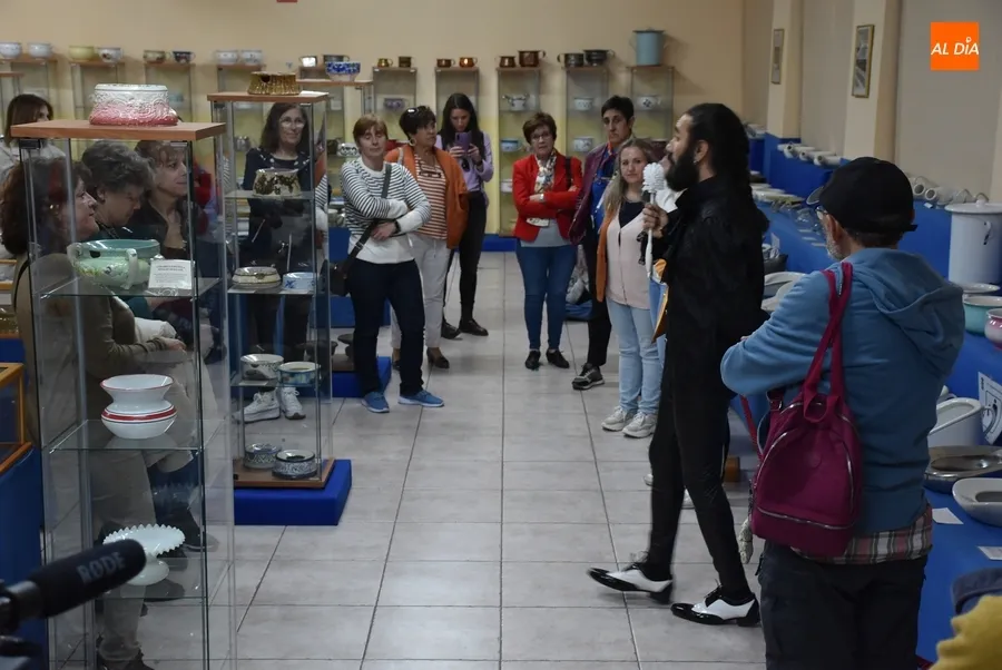Foto 10 - Concurrida visita teatralizada al Museo del Orinal con motivo del D&iacute;a Internacional de los Museos