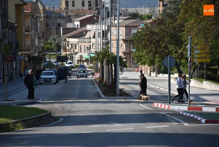 Foto 2 - Reabierta al completo al tr&aacute;nsito de peatones y veh&iacute;culos la Avenida de Espa&ntilde;a