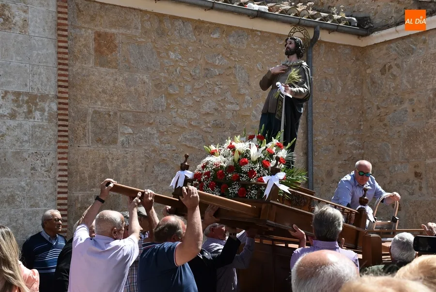 Foto 5 - San Isidro procesiona por 1&ordf; vez en carroza en El Puente para bendecir los campos y pedir que llueva