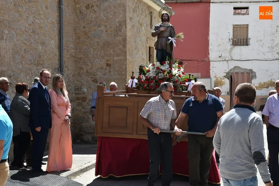 Foto 6 - San Isidro procesiona por 1&ordf; vez en carroza en El Puente para bendecir los campos y pedir que llueva