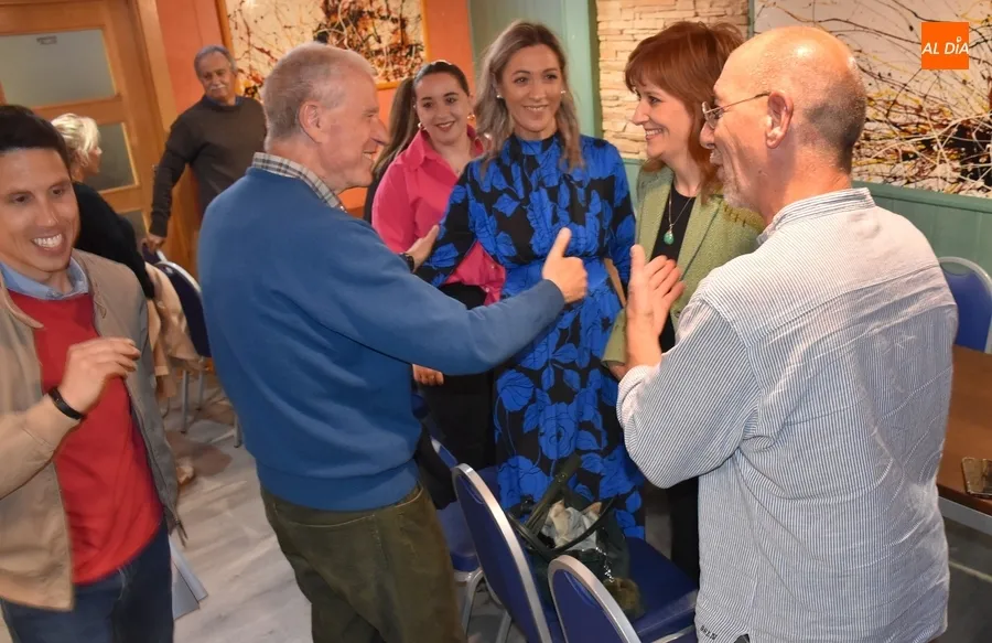 Foto 2 - Jes&uacute;s M&aacute;laga mantiene un encuentro con la candidatura socialista al Ayuntamiento