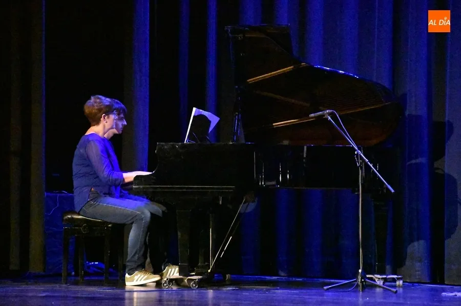 Foto 7 - Alumnos y profesores del IES Tierra muestran a sus compa&ntilde;eros sus habilidades musicales
