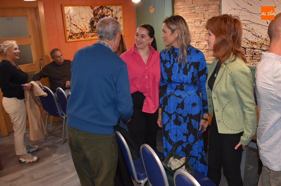 Foto 3 - Jesús Málaga mantiene un encuentro con la candidatura socialista al Ayuntamiento