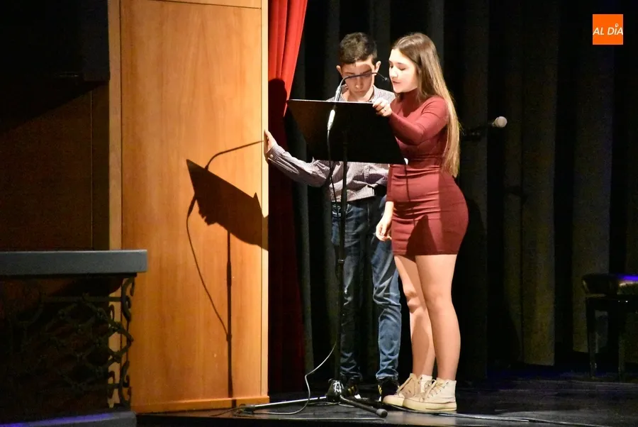Foto 9 - Alumnos y profesores del IES Tierra muestran a sus compa&ntilde;eros sus habilidades musicales