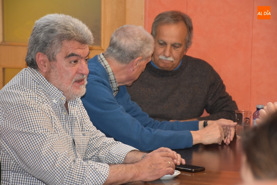 Foto 5 - Jesús Málaga mantiene un encuentro con la candidatura socialista al Ayuntamiento