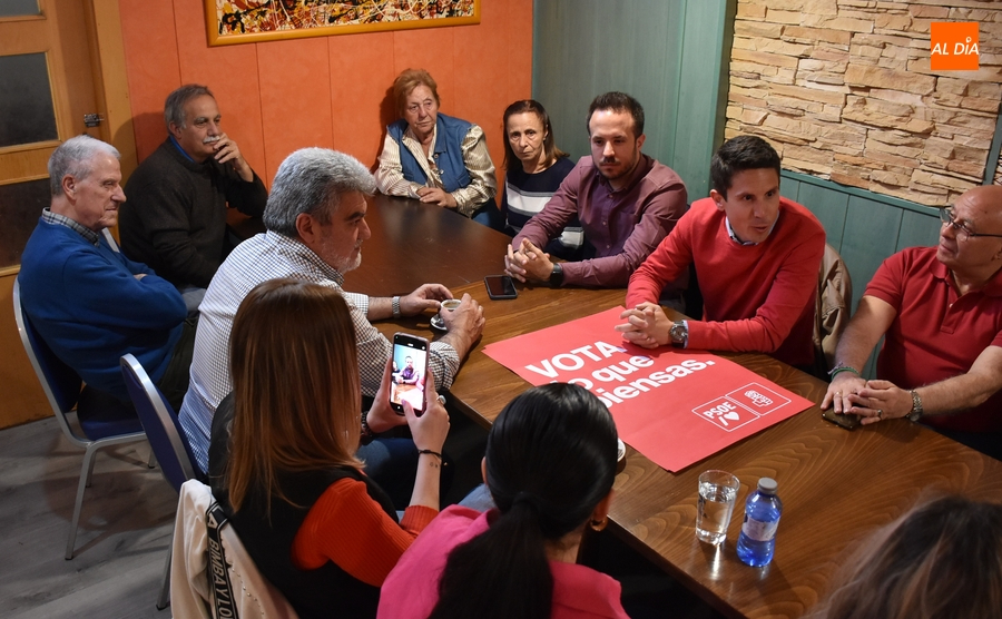 Jes&uacute;s M&aacute;laga mantiene un encuentro con la candidatura socialista al Ayuntamiento