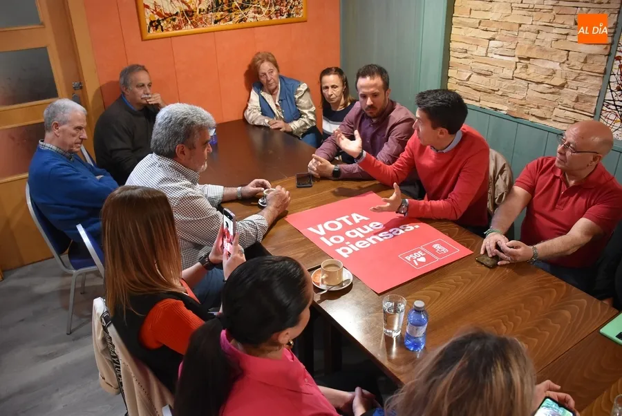 Foto 7 - Jes&uacute;s M&aacute;laga mantiene un encuentro con la candidatura socialista al Ayuntamiento