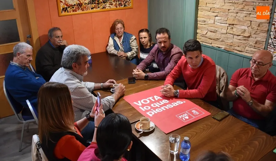 Foto 8 - Jes&uacute;s M&aacute;laga mantiene un encuentro con la candidatura socialista al Ayuntamiento