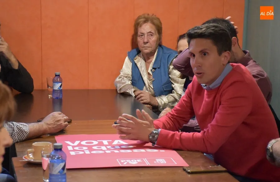 Foto 9 - Jes&uacute;s M&aacute;laga mantiene un encuentro con la candidatura socialista al Ayuntamiento
