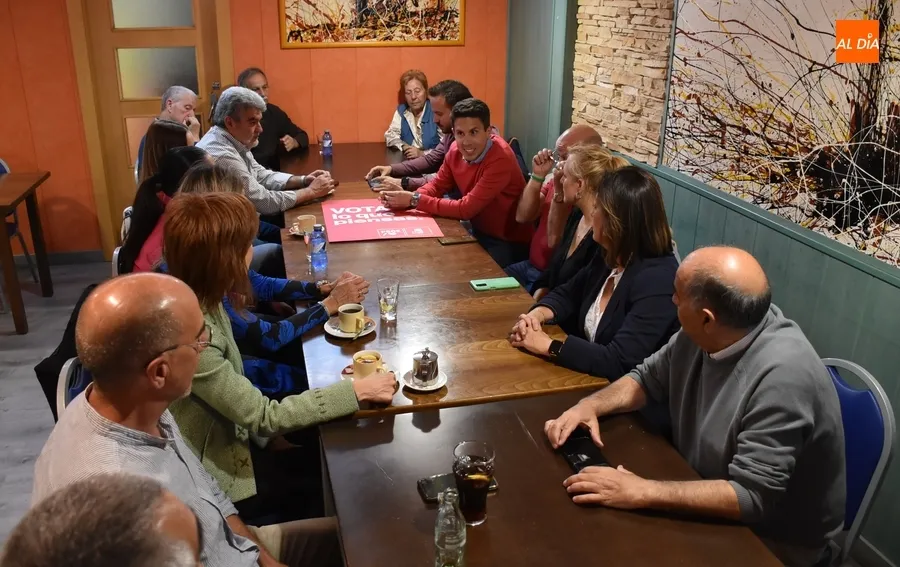 Foto 10 - Jes&uacute;s M&aacute;laga mantiene un encuentro con la candidatura socialista al Ayuntamiento