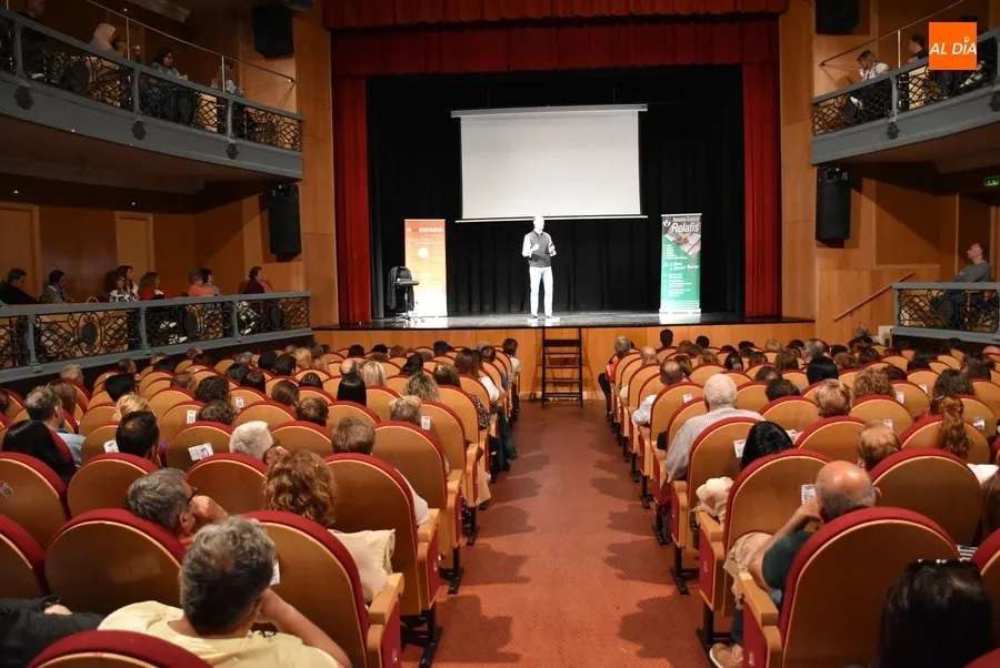 Foto 11 - Casi lleno en la sesi&oacute;n de Pedro Garc&iacute;a Aguado abierta al p&uacute;blico en general