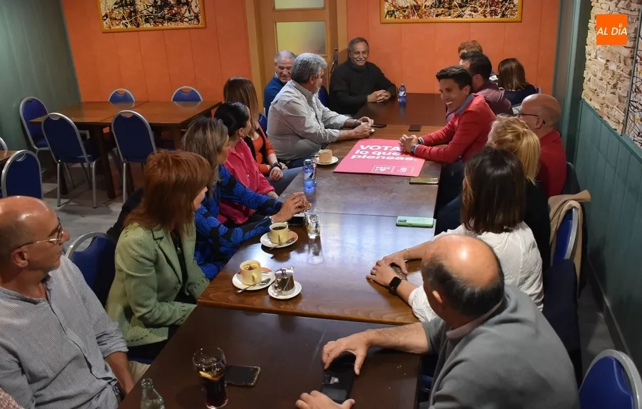 Foto 11 - Jes&uacute;s M&aacute;laga mantiene un encuentro con la candidatura socialista al Ayuntamiento