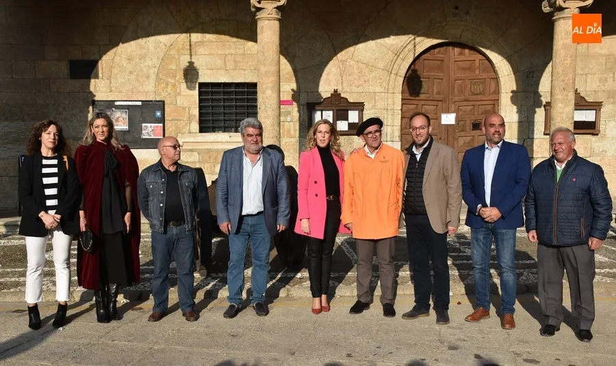 Foto 2 - Julete Moriche abre la II Feria del Farinato con un preg&oacute;n repleto de an&eacute;cdotas en ferias de turismo