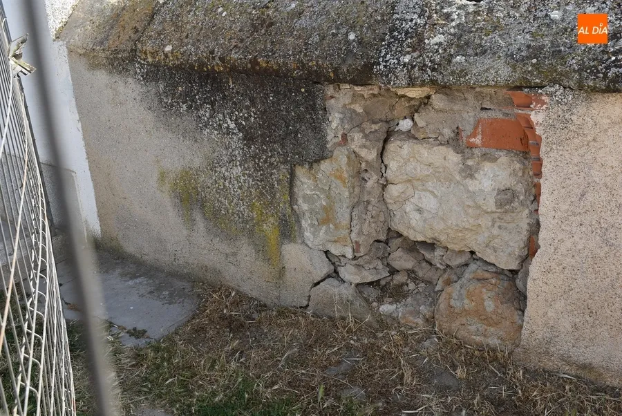 Foto 5 - Queda cortada al tr&aacute;fico de veh&iacute;culos la b&oacute;veda del Registro por la intervenci&oacute;n en la muralla