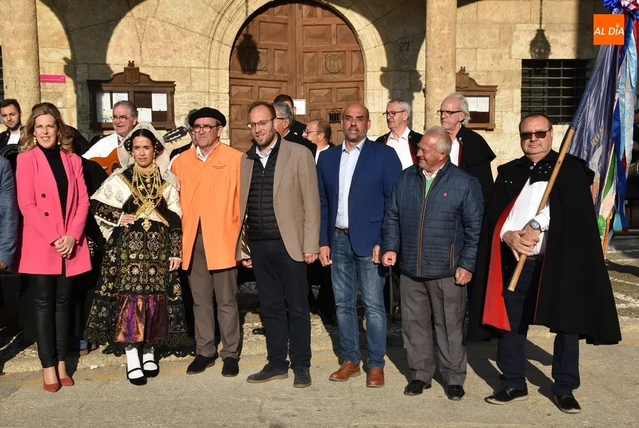 Foto 5 - Julete Moriche abre la II Feria del Farinato con un preg&oacute;n repleto de an&eacute;cdotas en ferias de turismo