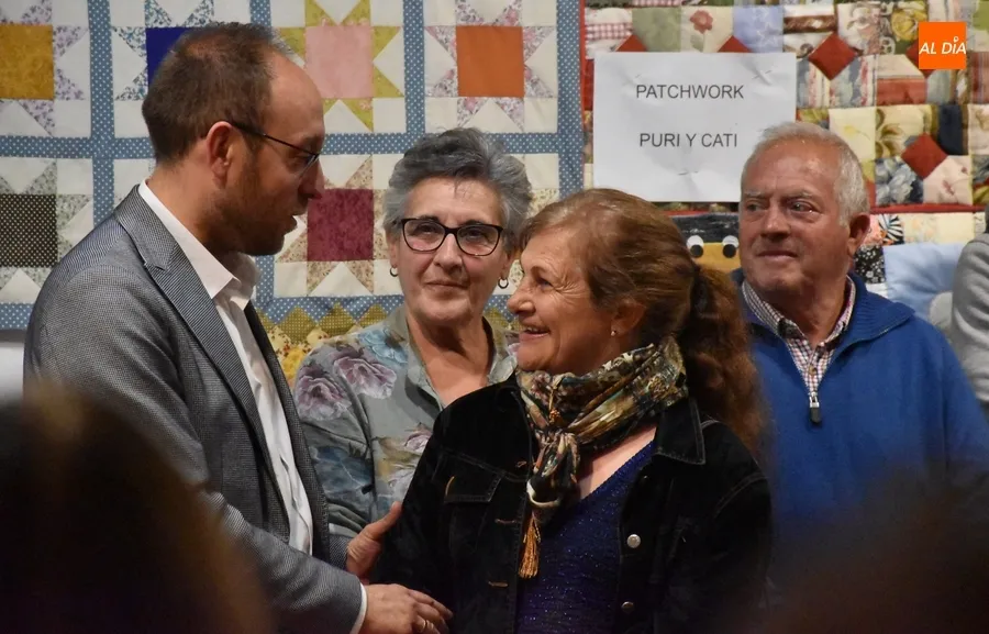 Foto 5 - Amanecer inaugura la exposici&oacute;n que recoge todo el trabajo realizado durante el curso