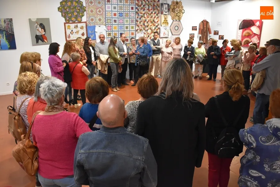 Foto 6 - Amanecer inaugura la exposici&oacute;n que recoge todo el trabajo realizado durante el curso