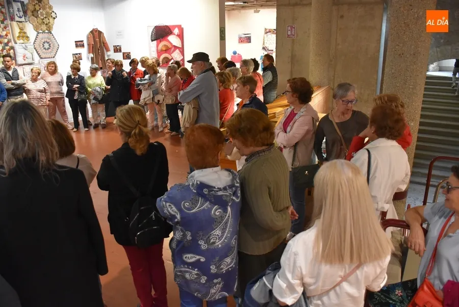 Foto 7 - Amanecer inaugura la exposici&oacute;n que recoge todo el trabajo realizado durante el curso