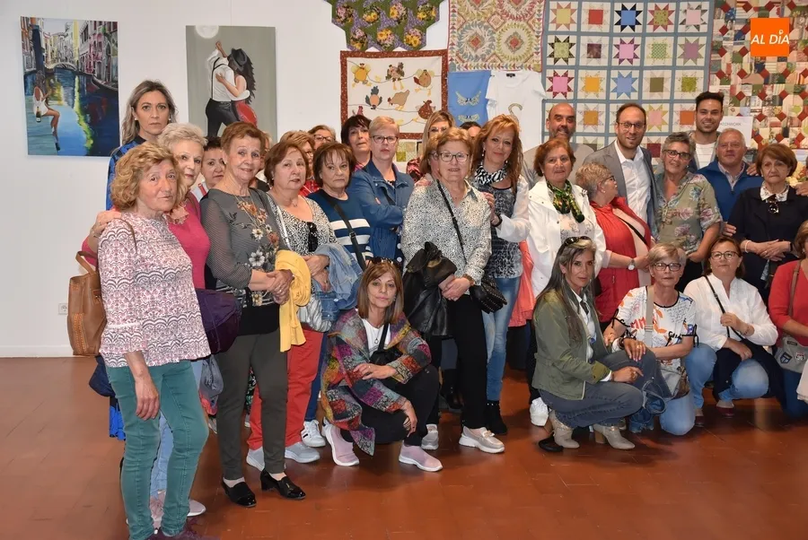 Foto 10 - Amanecer inaugura la exposici&oacute;n que recoge todo el trabajo realizado durante el curso