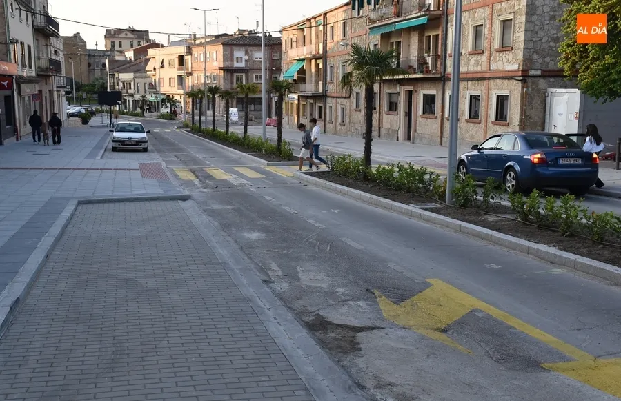 Foto 4 - Reabierta al completo al tr&aacute;nsito de peatones y veh&iacute;culos la Avenida de Espa&ntilde;a