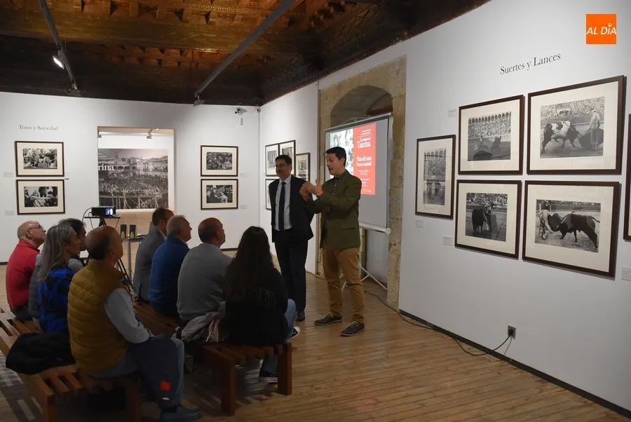 Foto 2 - El cambio horario no var&iacute;a la asistencia a las sesiones en torno a la expo &lsquo;La Memoria Taurina&rsquo;