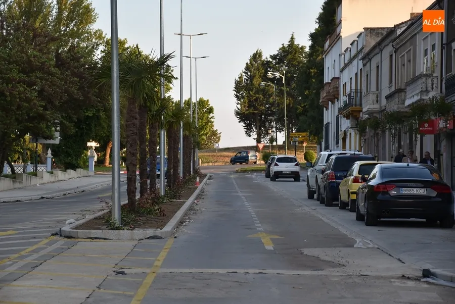 Foto 5 - Reabierta al completo al tr&aacute;nsito de peatones y veh&iacute;culos la Avenida de Espa&ntilde;a
