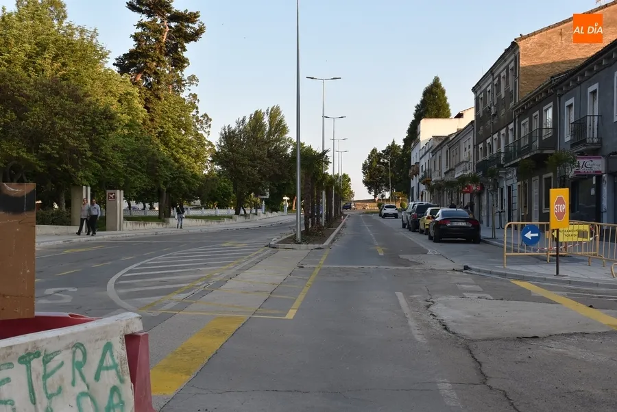 Foto 6 - Reabierta al completo al tr&aacute;nsito de peatones y veh&iacute;culos la Avenida de Espa&ntilde;a