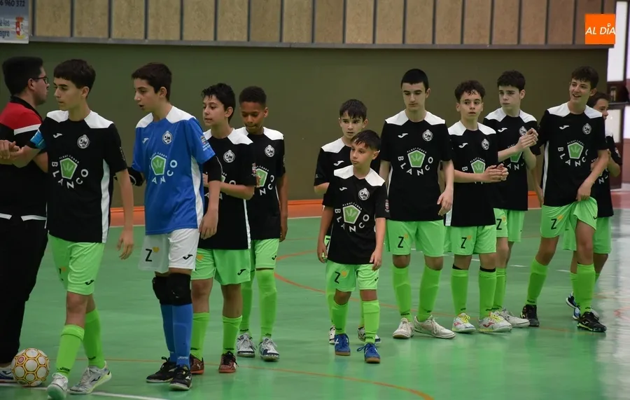 Foto 3 - El III Infantil se despide de su afici&oacute;n con una s&oacute;lida victoria ante River Zamora