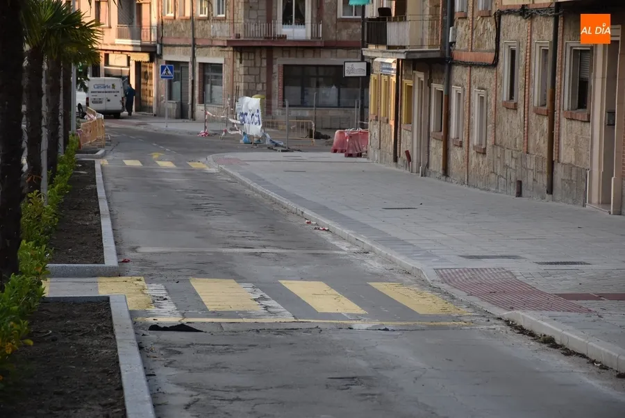 Foto 7 - Reabierta al completo al tr&aacute;nsito de peatones y veh&iacute;culos la Avenida de Espa&ntilde;a