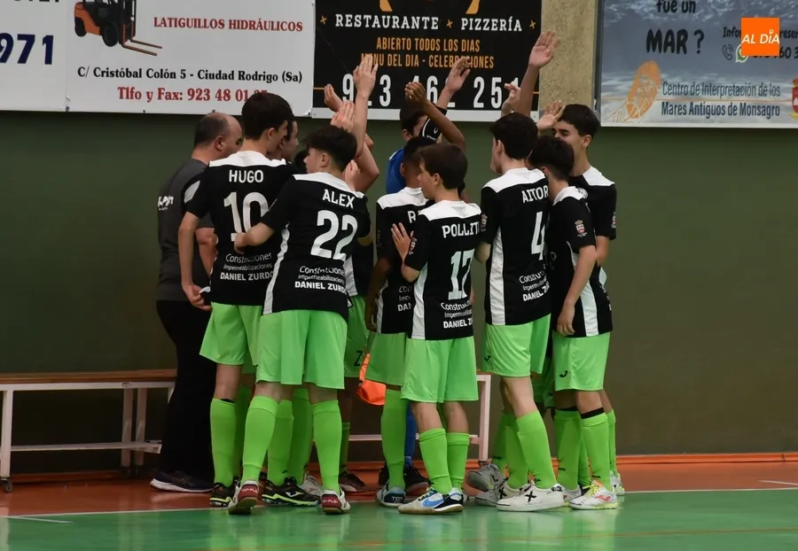 Foto 5 - El III Infantil se despide de su afici&oacute;n con una s&oacute;lida victoria ante River Zamora
