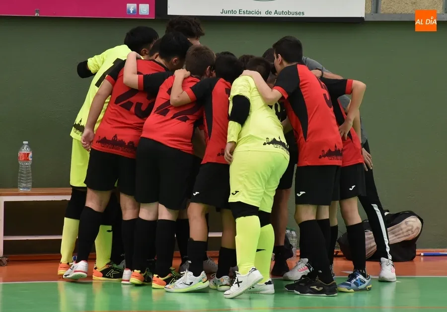 Foto 6 - El III Infantil se despide de su afici&oacute;n con una s&oacute;lida victoria ante River Zamora