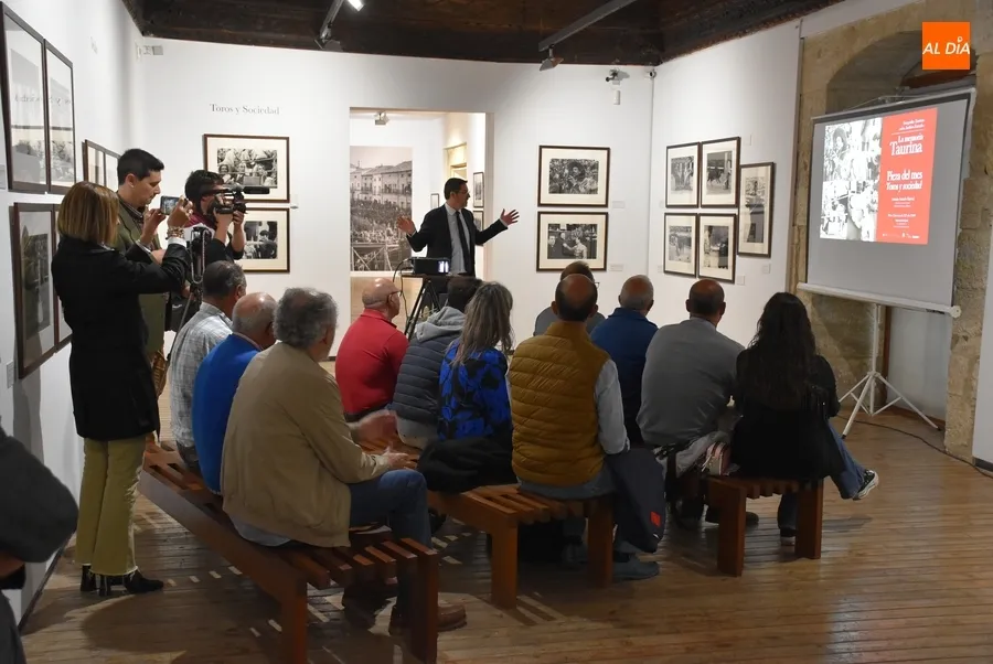 Foto 6 - El cambio horario no var&iacute;a la asistencia a las sesiones en torno a la expo &lsquo;La Memoria Taurina&rsquo;
