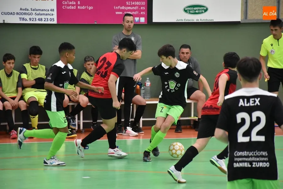 Foto 9 - El III Infantil se despide de su afici&oacute;n con una s&oacute;lida victoria ante River Zamora