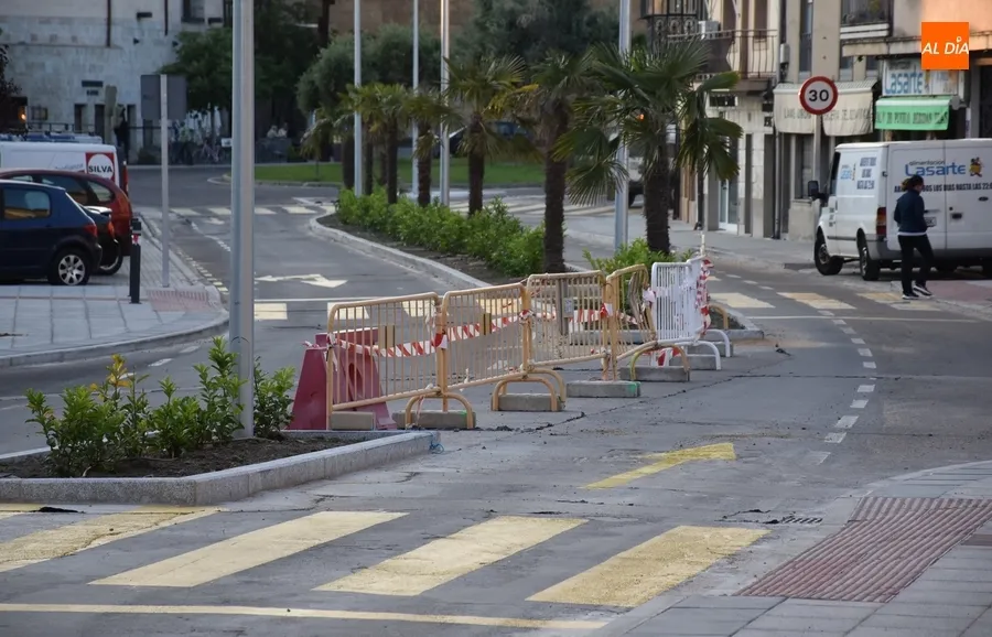 Foto 10 - Reabierta al completo al tr&aacute;nsito de peatones y veh&iacute;culos la Avenida de Espa&ntilde;a