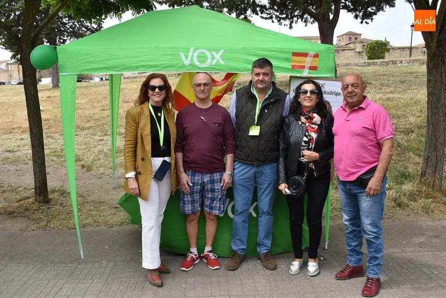 Foto 11 - Los partidos se acercan de nuevo al mercadillo a &lsquo;vender&rsquo; sus propuestas