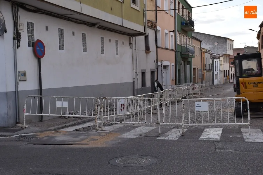 Foto 3 - La calle Carambana queda cortada tambi&eacute;n al tr&aacute;fico