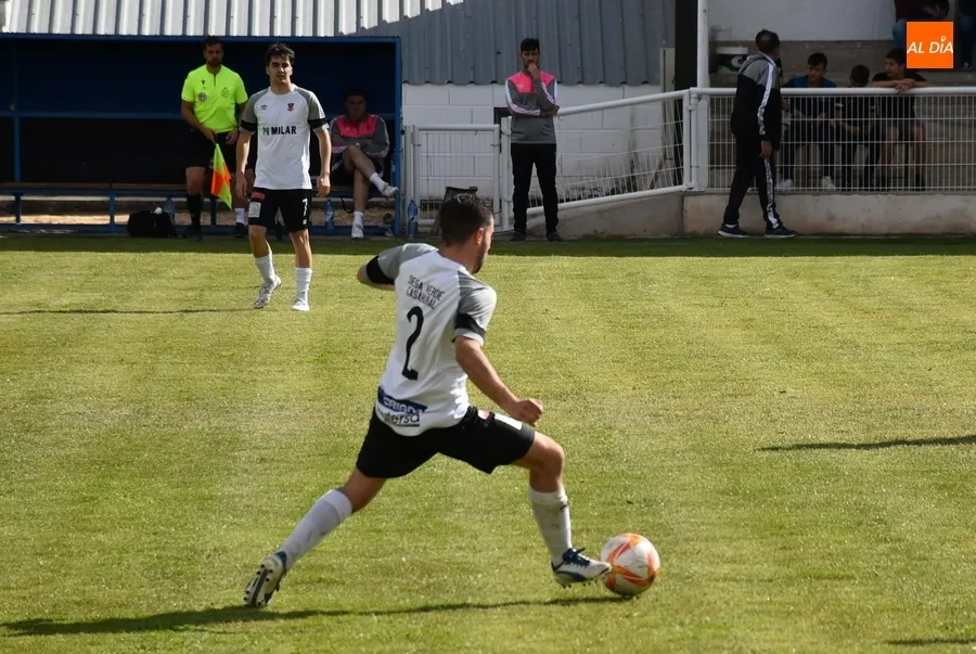 Foto 4 - Alberto Garc&iacute;a marca un hat-trick en el ya inservible triunfo del Senior del Ciudad Rodrigo ante Pe&ntilde;aranda