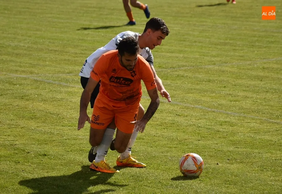 Foto 5 - Alberto Garc&iacute;a marca un hat-trick en el ya inservible triunfo del Senior del Ciudad Rodrigo ante Pe&ntilde;aranda