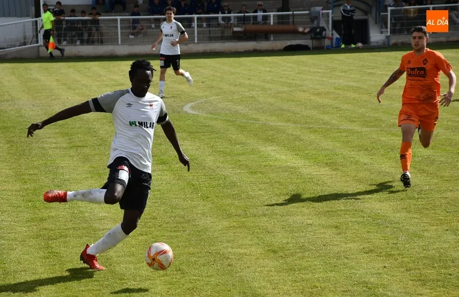 Foto 6 - Alberto Garc&iacute;a marca un hat-trick en el ya inservible triunfo del Senior del Ciudad Rodrigo ante Pe&ntilde;aranda