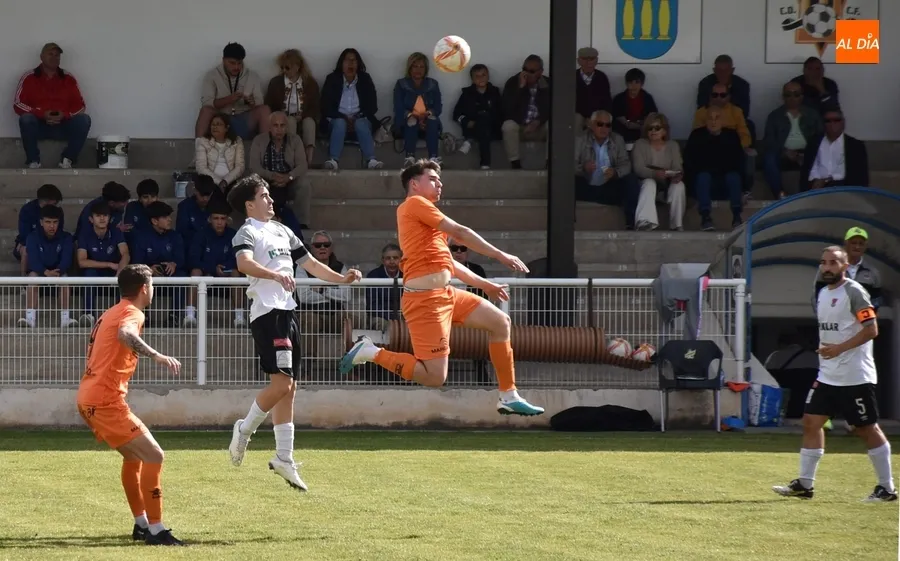 Foto 8 - Alberto Garc&iacute;a marca un hat-trick en el ya inservible triunfo del Senior del Ciudad Rodrigo ante Pe&ntilde;aranda