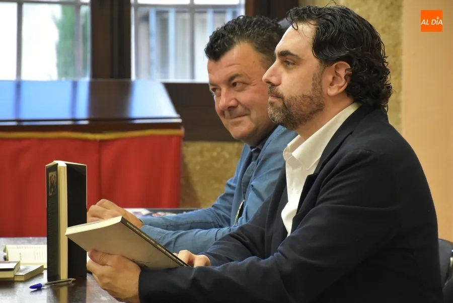 Foto 3 - Presentado en Mir&oacute;briga el libro de Paco Ca&ntilde;amero y Carlos Mateos sobre el &ldquo;sentimiento&rdquo; unionista