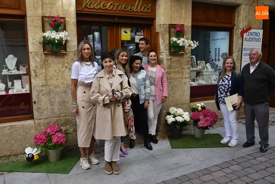 Foto 7 - El jurado recorre las zonas participantes en el Concurso Floral, que ya han sufrido robos de elementos