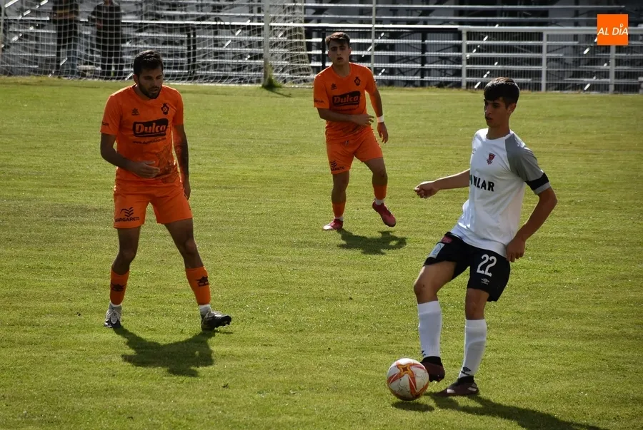 Foto 10 - Alberto Garc&iacute;a marca un hat-trick en el ya inservible triunfo del Senior del Ciudad Rodrigo ante Pe&ntilde;aranda