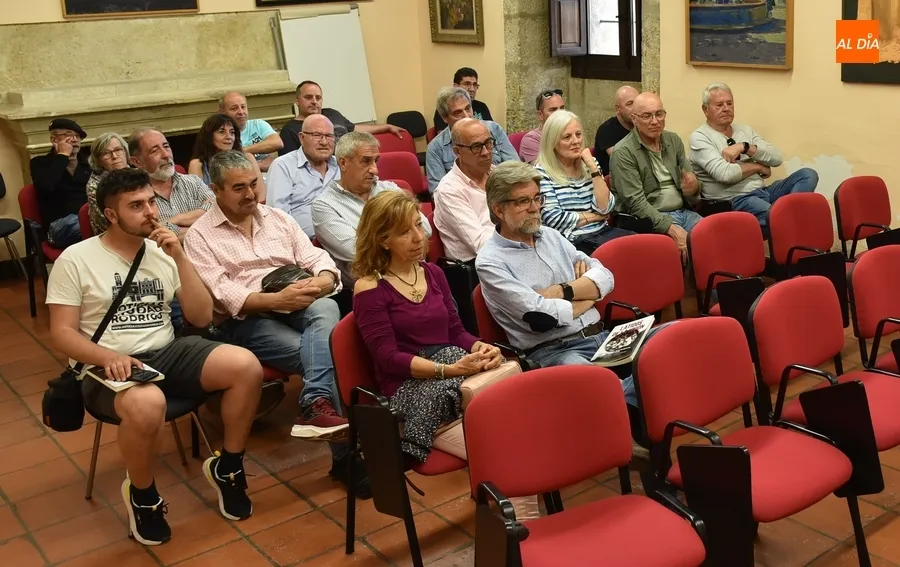Foto 4 - Presentado en Mir&oacute;briga el libro de Paco Ca&ntilde;amero y Carlos Mateos sobre el &ldquo;sentimiento&rdquo; unionista