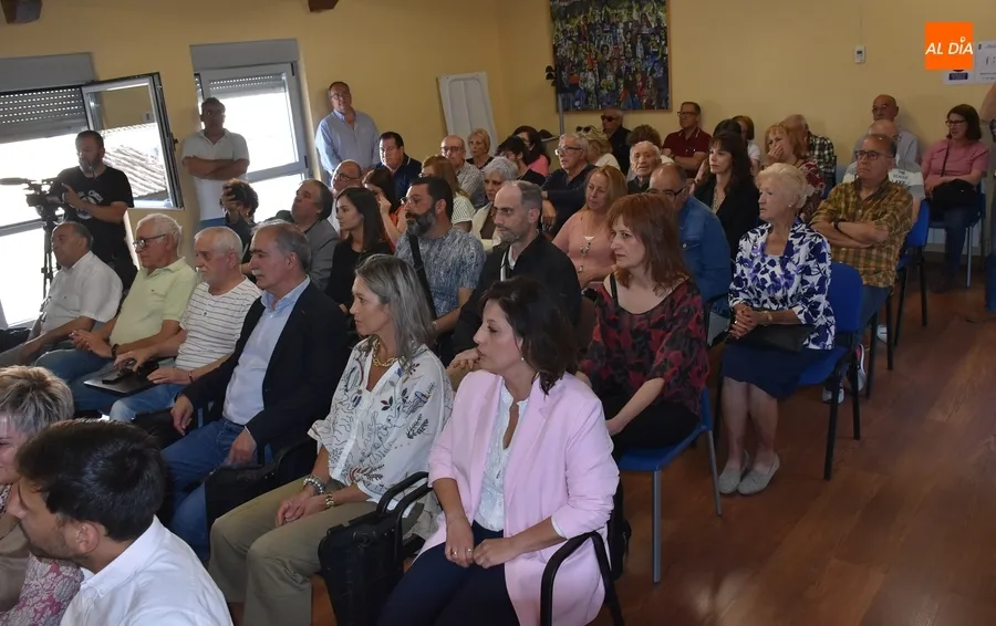 Foto 9 - El PSOE presenta oficialmente a Juan Tom&aacute;s Mu&ntilde;oz como candidato estrechando lazos con Portugal