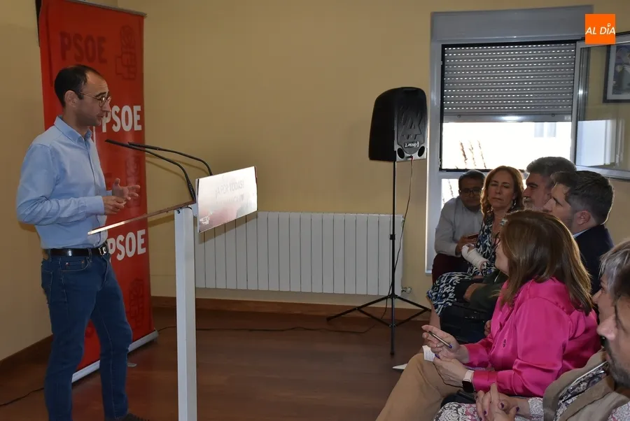 Foto 10 - El PSOE presenta oficialmente a Juan Tom&aacute;s Mu&ntilde;oz como candidato estrechando lazos con Portugal