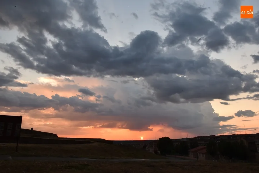 Foto 5 - Una &lsquo;breve&rsquo; pero potente tormenta da paso a un espectacular atardecer