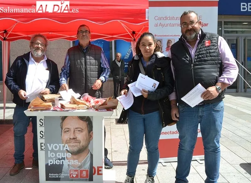 Foto 2 - Las carpas electorales toman el centro de B&eacute;jar